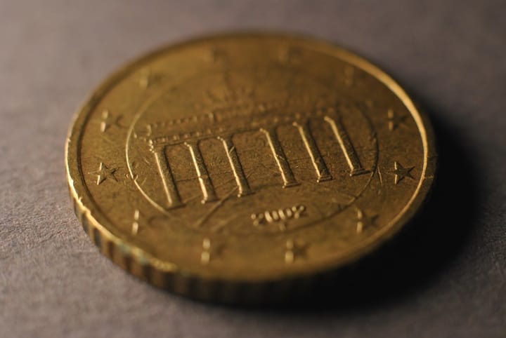 A digital euro concept graphic featuring a euro symbol, circuit patterns, and European landmarks, highlighting the future of currency in Europe.